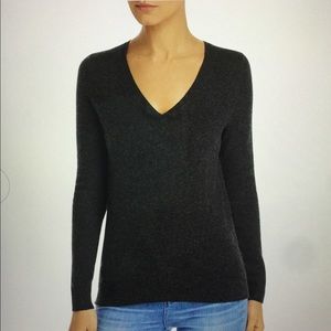 Bloomingdales Cashmere V-Neck Sweater Gray